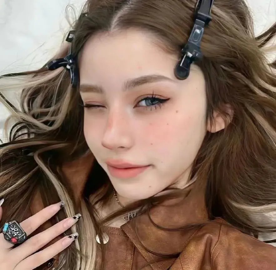 弗洛尔和她的两个丈夫
